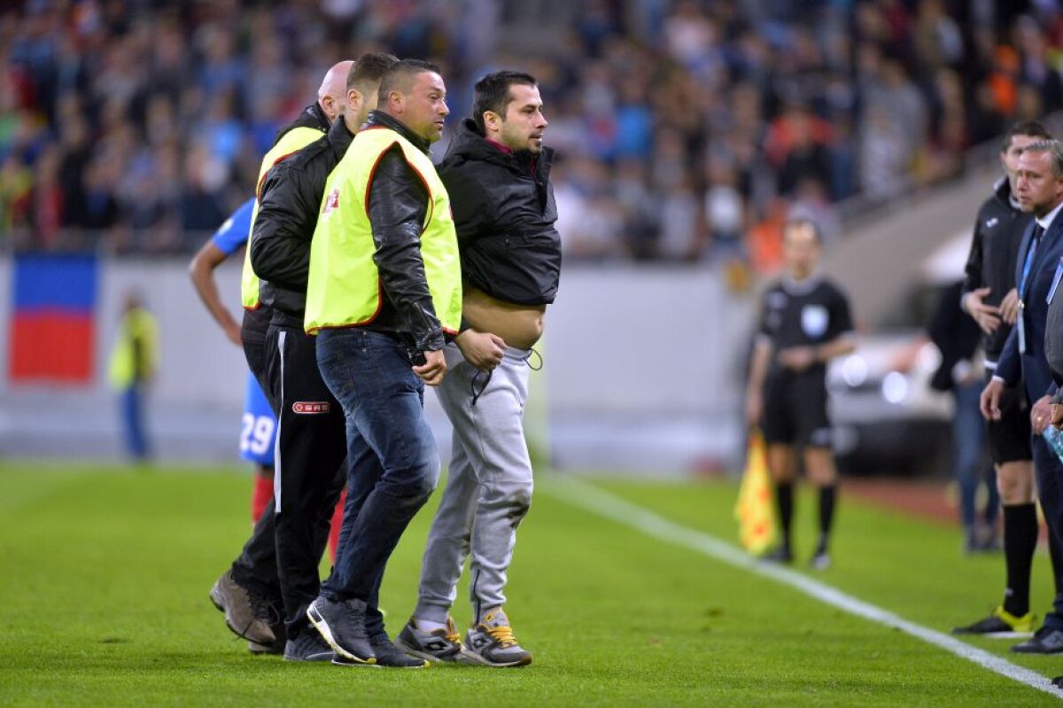 VIDEO + FOTO Ce nu s-a văzut la TV » Incident la Derby, meci întrerupt pentru 60 de secunde. Imagini filmate din tribună