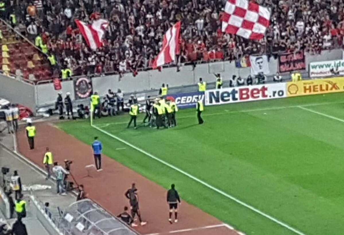 VIDEO + FOTO Ce nu s-a văzut la TV » Incident la Derby, meci întrerupt pentru 60 de secunde. Imagini filmate din tribună