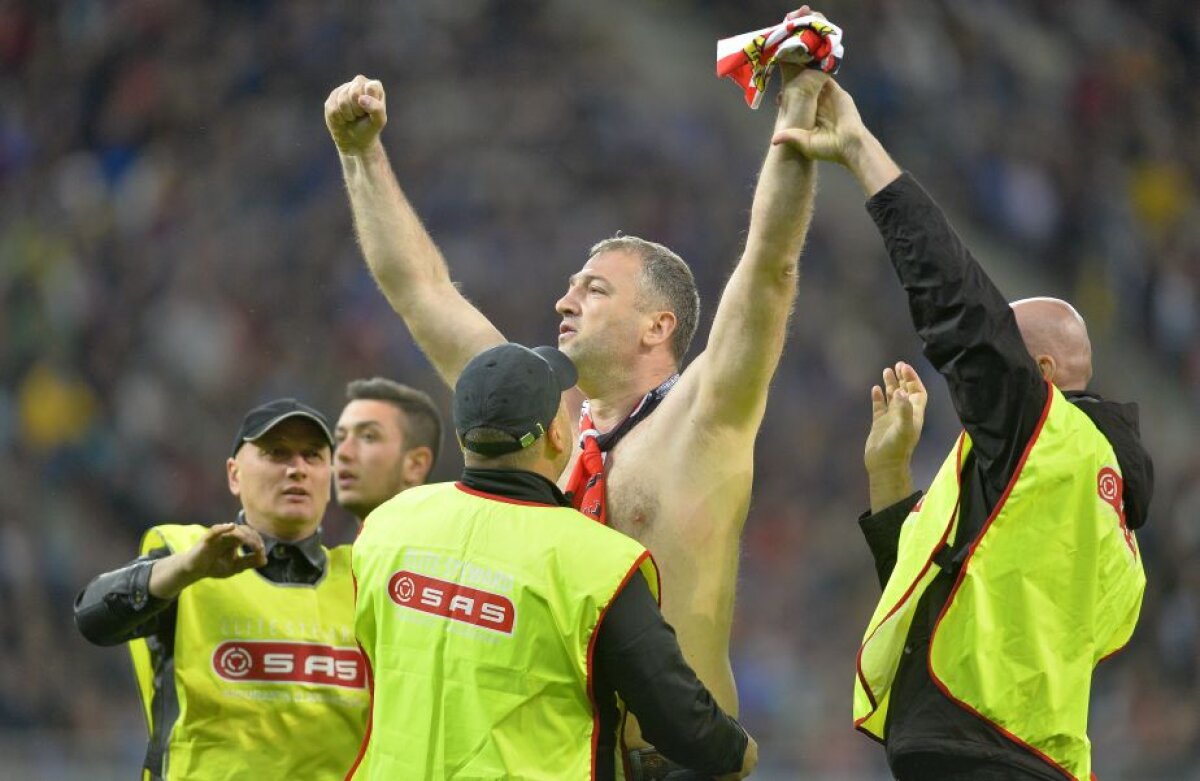 GALERIE FOTO UPDATE Pedepse drastice pentru fanii care au intrat pe stadion la FCSB - Dinamo! Cine e "muntele" de care trăgeau 4 stewarzi 