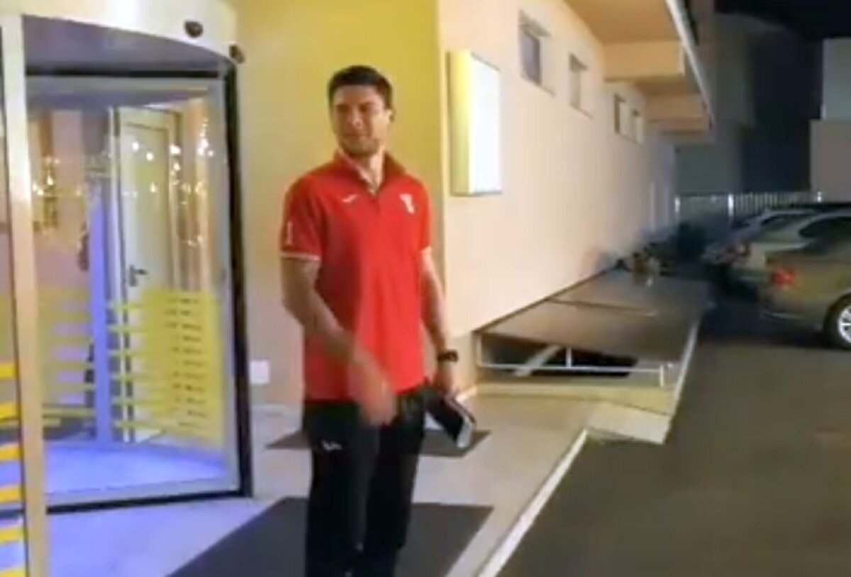 FOTO Surpriza pregătită lui Săpunaru! Fanii Rapidului l-au scos din hotel și i-au transmis un mesaj special înaintea meciului cu FCSB