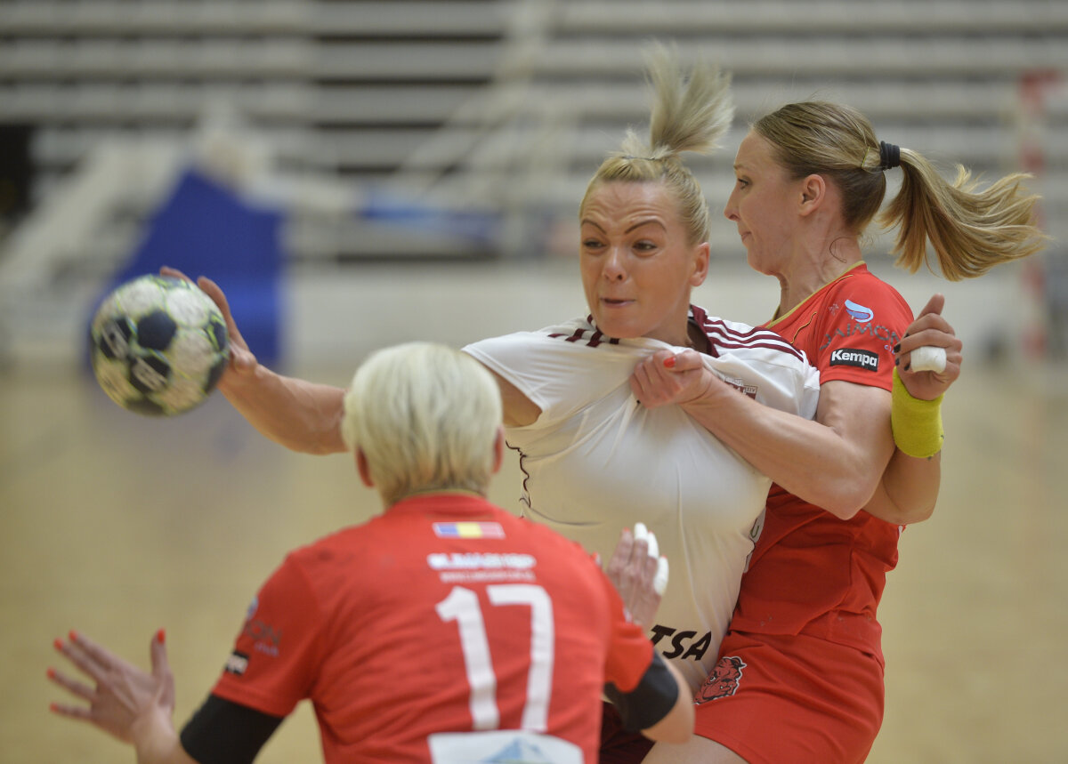 VIDEO + FOTO Dinamo cu victoria, Rapid cu promovarea! » Deznodământ dramatic în derby-ul disputat azi la handbal feminin