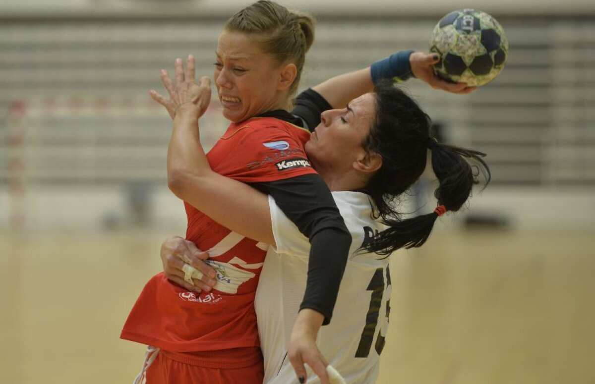 VIDEO + FOTO Dinamo cu victoria, Rapid cu promovarea! » Deznodământ dramatic în derby-ul disputat azi la handbal feminin