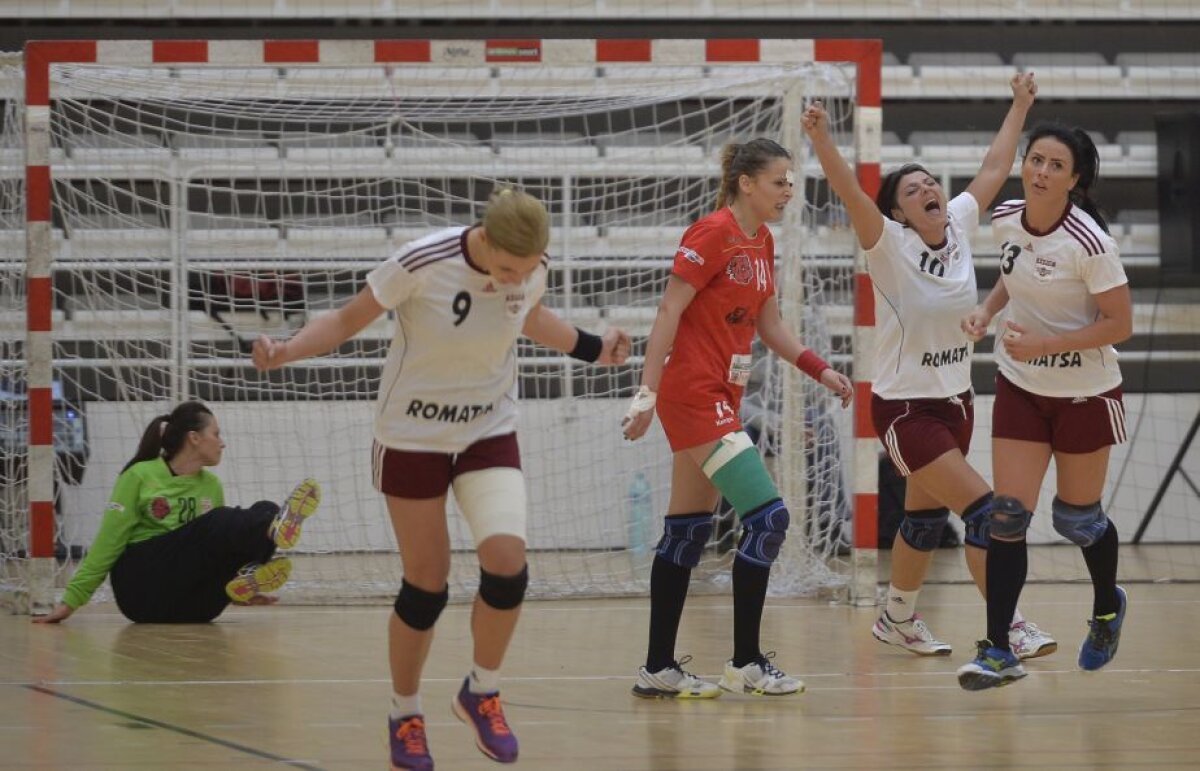 VIDEO + FOTO Dinamo cu victoria, Rapid cu promovarea! » Deznodământ dramatic în derby-ul disputat azi la handbal feminin