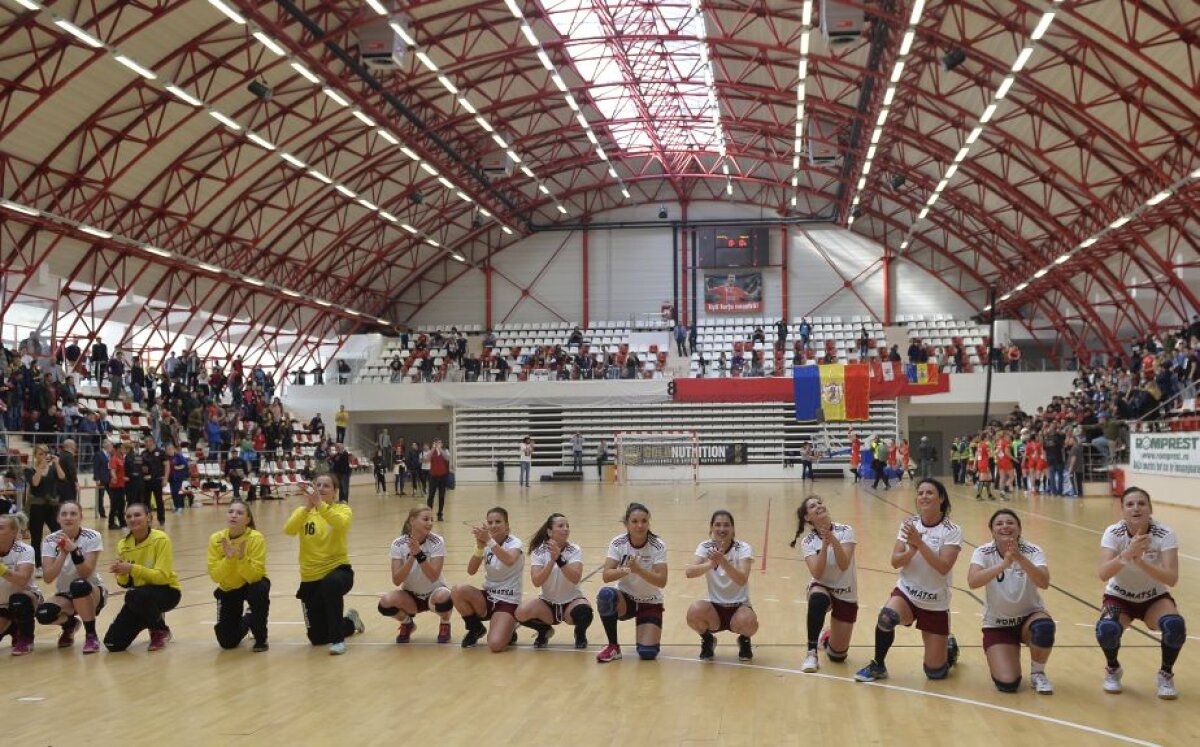 VIDEO + FOTO Dinamo cu victoria, Rapid cu promovarea! » Deznodământ dramatic în derby-ul disputat azi la handbal feminin