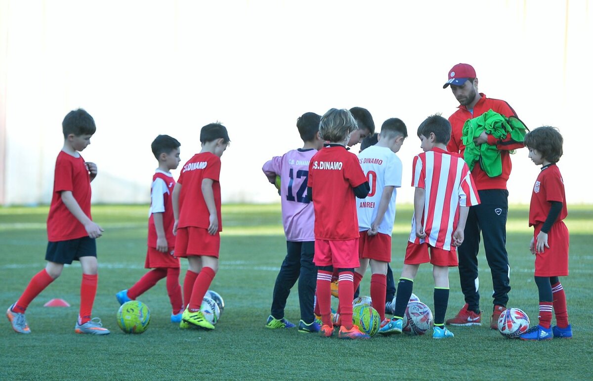 Galerie FOTO "Copiii" lui Badea » Gazeta a fost în vizită la grupele de juniori ale CS Dinamo: cine e ”Lăcătuș” din Groapă