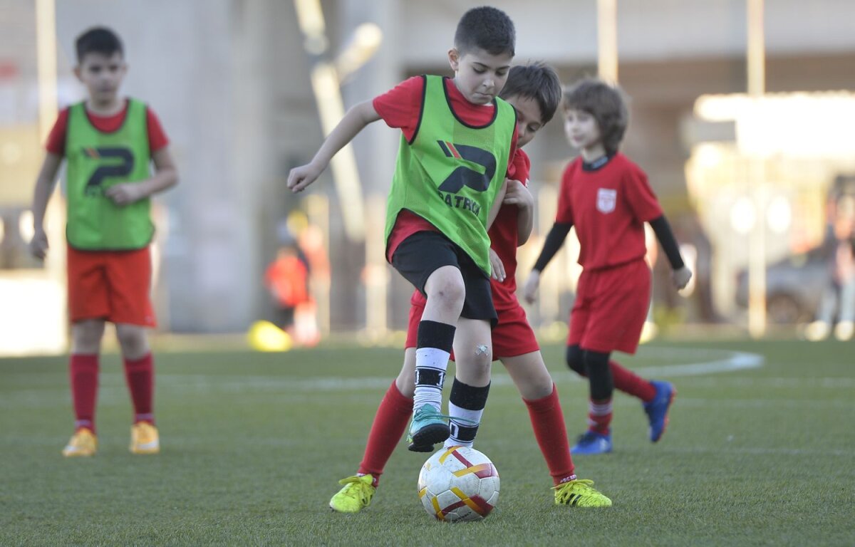 Galerie FOTO "Copiii" lui Badea » Gazeta a fost în vizită la grupele de juniori ale CS Dinamo: cine e ”Lăcătuș” din Groapă