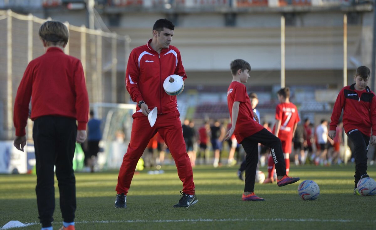 Galerie FOTO "Copiii" lui Badea » Gazeta a fost în vizită la grupele de juniori ale CS Dinamo: cine e ”Lăcătuș” din Groapă