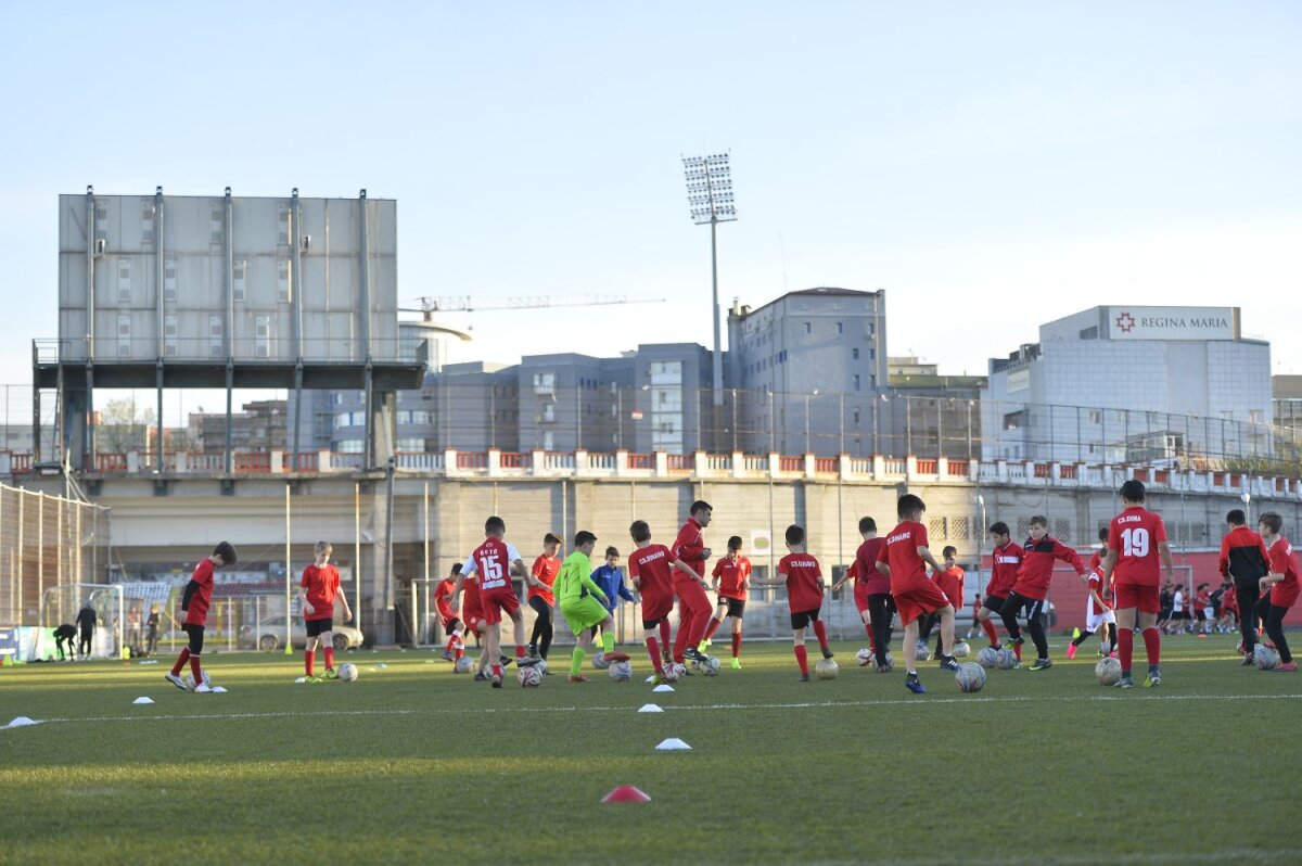 Galerie FOTO "Copiii" lui Badea » Gazeta a fost în vizită la grupele de juniori ale CS Dinamo: cine e ”Lăcătuș” din Groapă