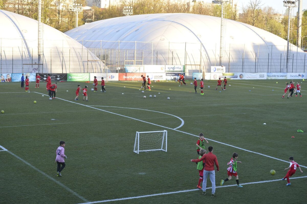 Galerie FOTO "Copiii" lui Badea » Gazeta a fost în vizită la grupele de juniori ale CS Dinamo: cine e ”Lăcătuș” din Groapă