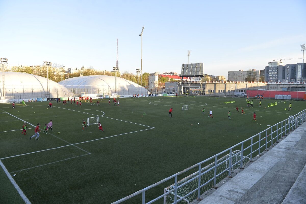 Galerie FOTO "Copiii" lui Badea » Gazeta a fost în vizită la grupele de juniori ale CS Dinamo: cine e ”Lăcătuș” din Groapă