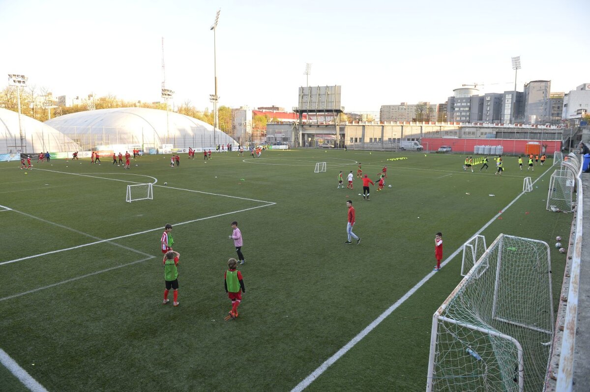 Galerie FOTO "Copiii" lui Badea » Gazeta a fost în vizită la grupele de juniori ale CS Dinamo: cine e ”Lăcătuș” din Groapă