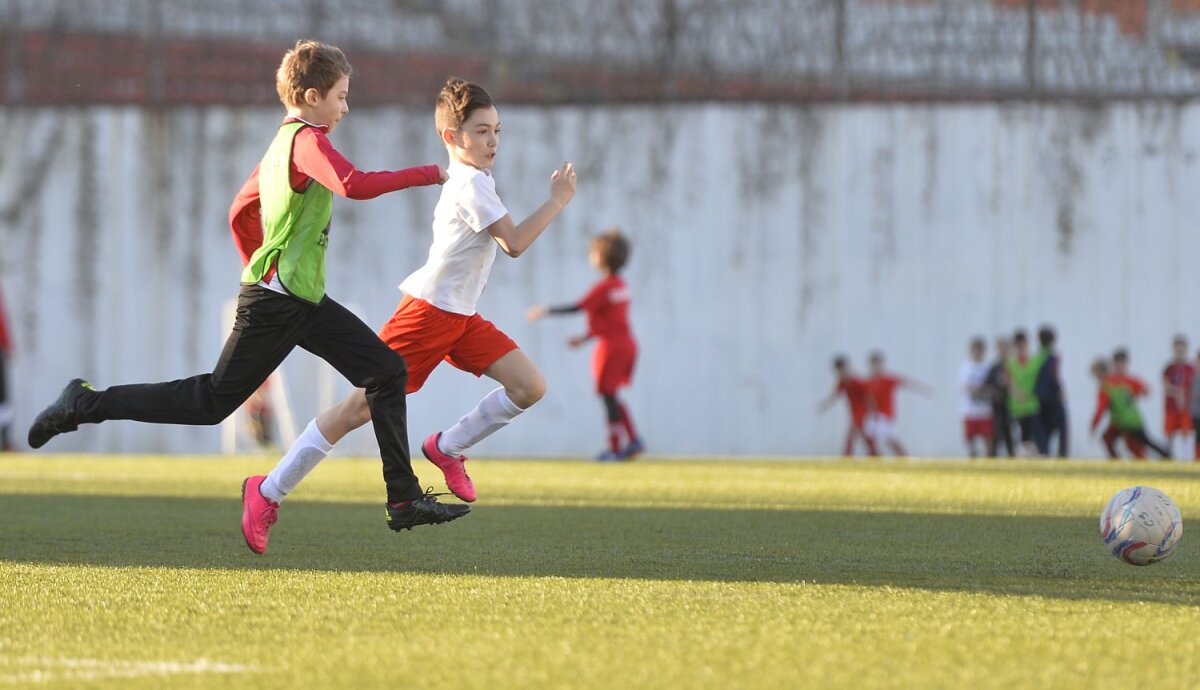 Galerie FOTO "Copiii" lui Badea » Gazeta a fost în vizită la grupele de juniori ale CS Dinamo: cine e ”Lăcătuș” din Groapă