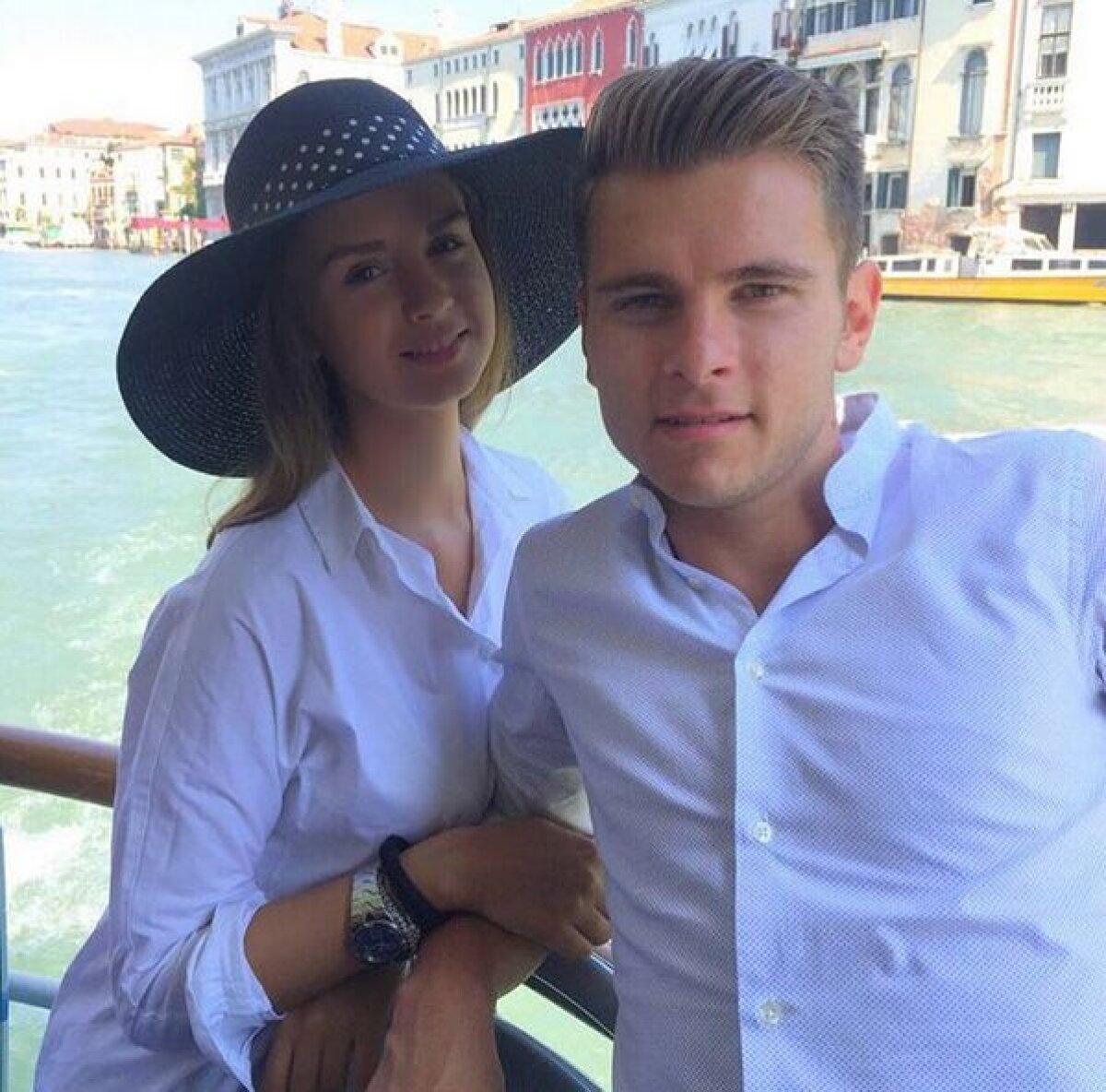 FOTO ”Haita” sexy » Iubitele și soțiile ”câinilor” impresionează alături de jumătățile lor: imagini incendiare