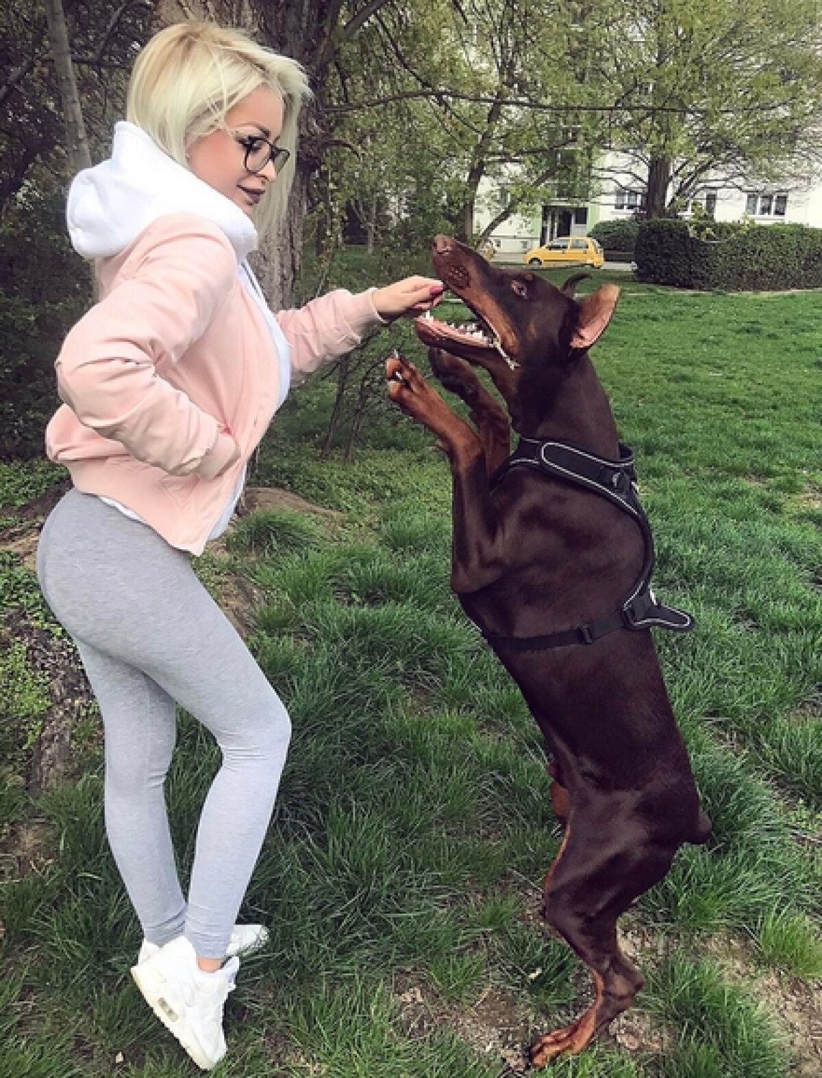 FOTO Magnet pentru "Balo" » O tipă de pe Instagram i-a căzut cu tronc vârfului de la Nice