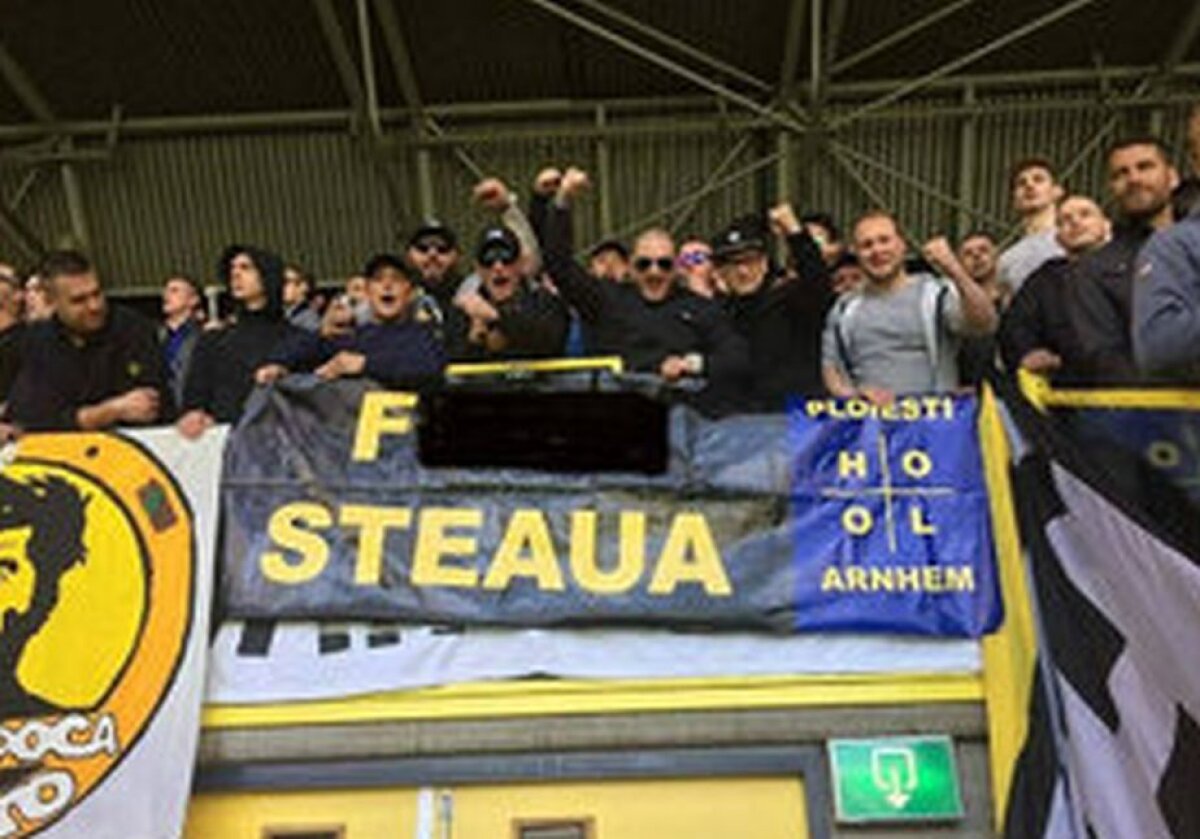 FOTO "Războiul" Steaua - Petrolul s-a dus și în Olanda! Fanii "găzarilor" au fost la un derby local și au afișat mai multe mesaje