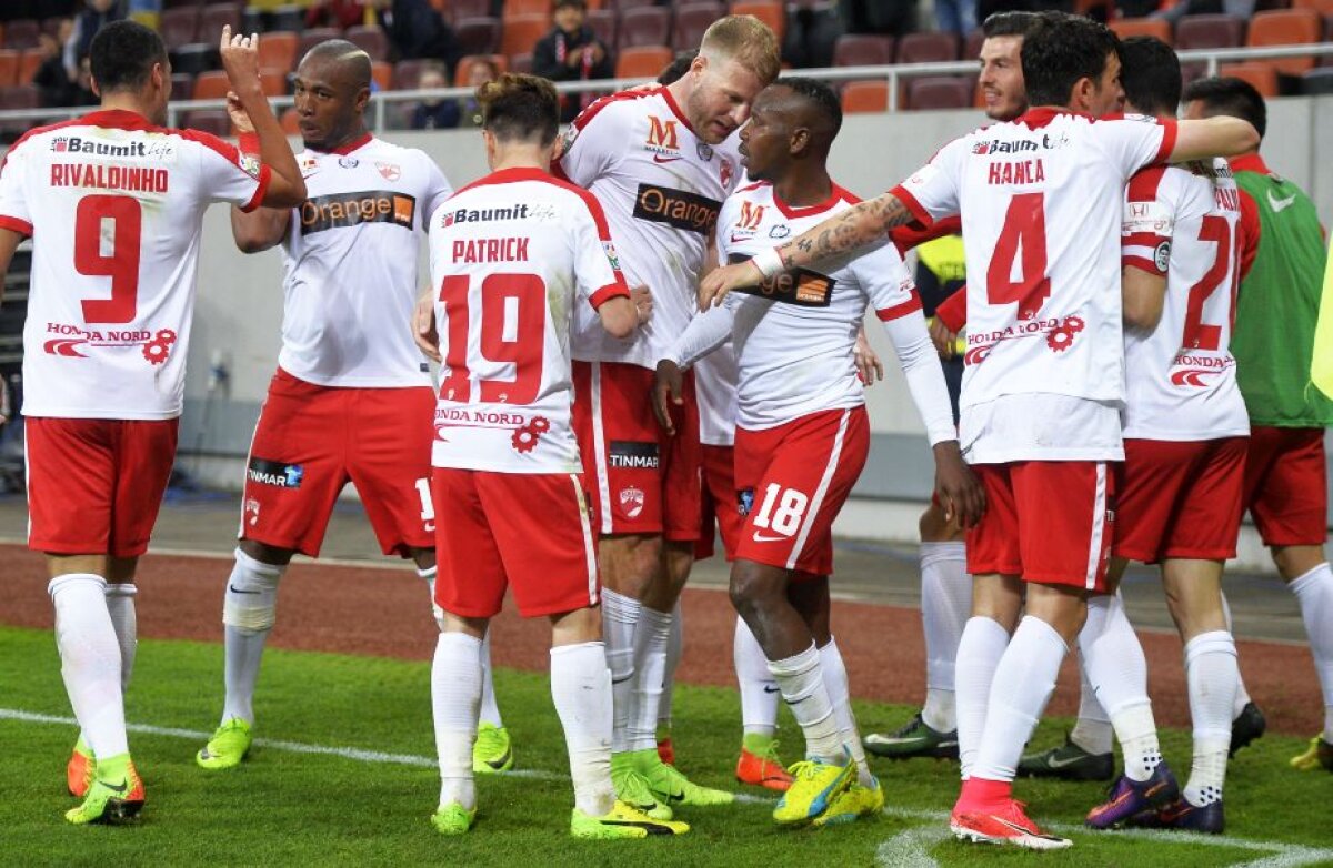 FOTO Dinamo îl are pe Lăcătuș în lot » Cine este "Fiara" din echipa lui Contra
