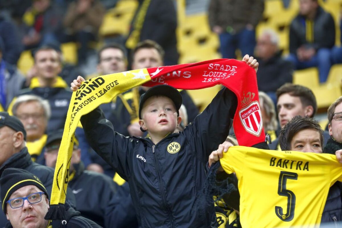 VIDEO+FOTO Moment emoționant înaintea meciului cu Monaco! Cum au apărut pe teren colegii lui Bartra