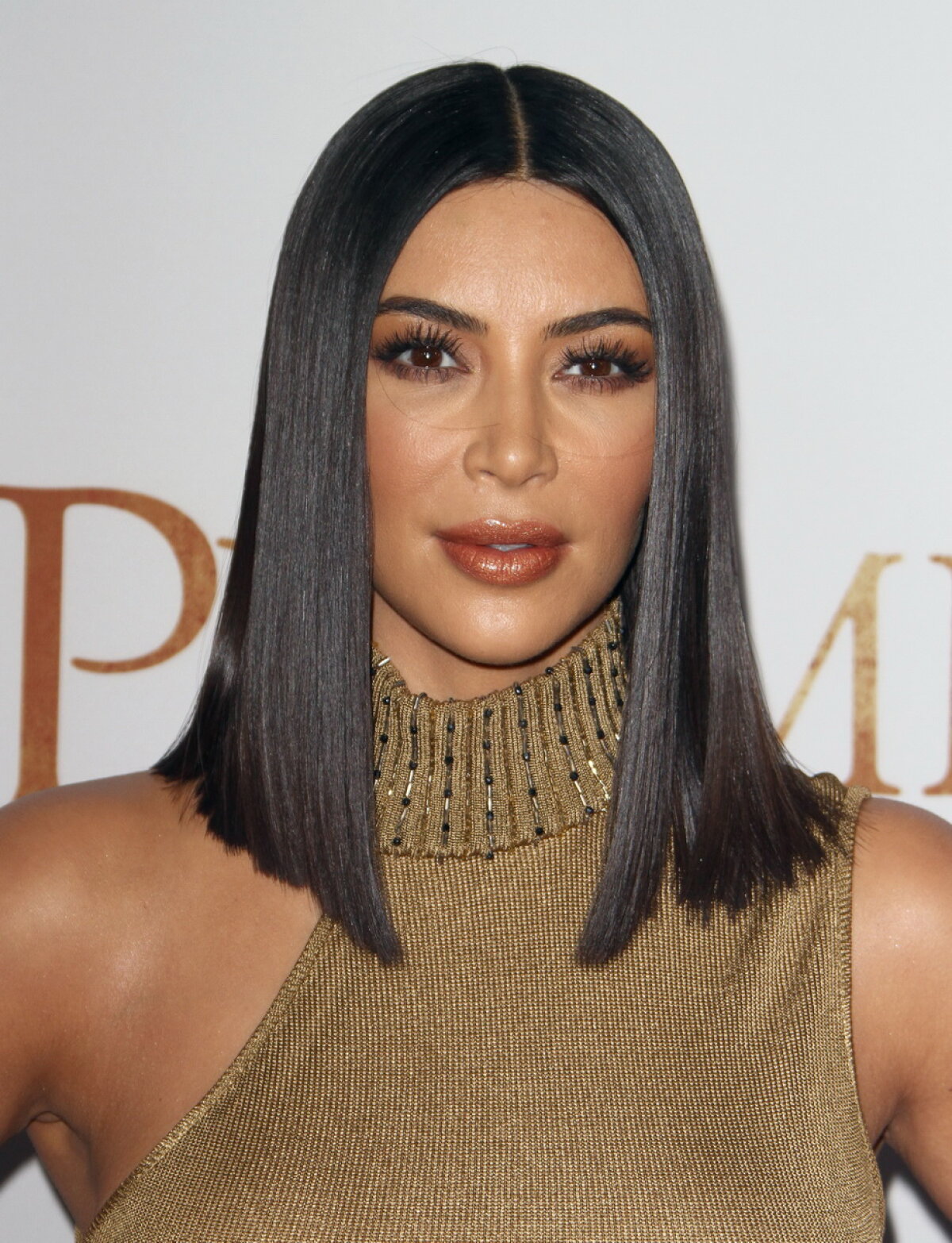 GALERIE FOTO A înnebunit audienţa: Kim a apărut în cea mai sexy rochie la premiera unui film!