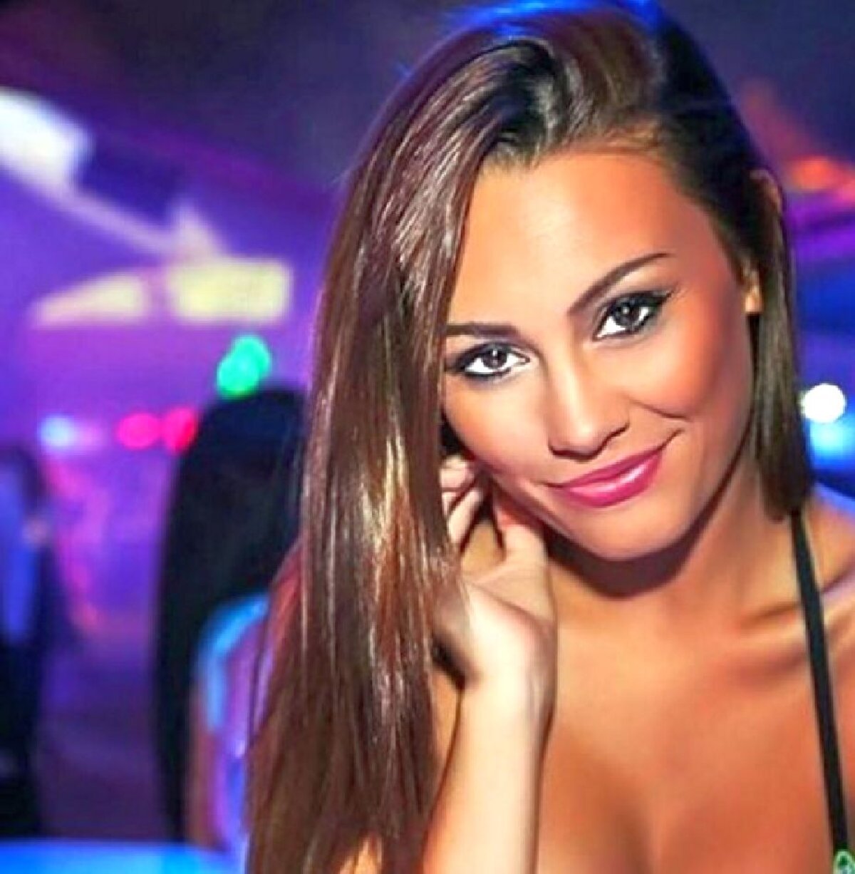 GALERIE FOTO Barcelona are cea mai sexy fană din lume! A fost animatoare în club, iar acum pozează în cele mai fierbinți pictoriale