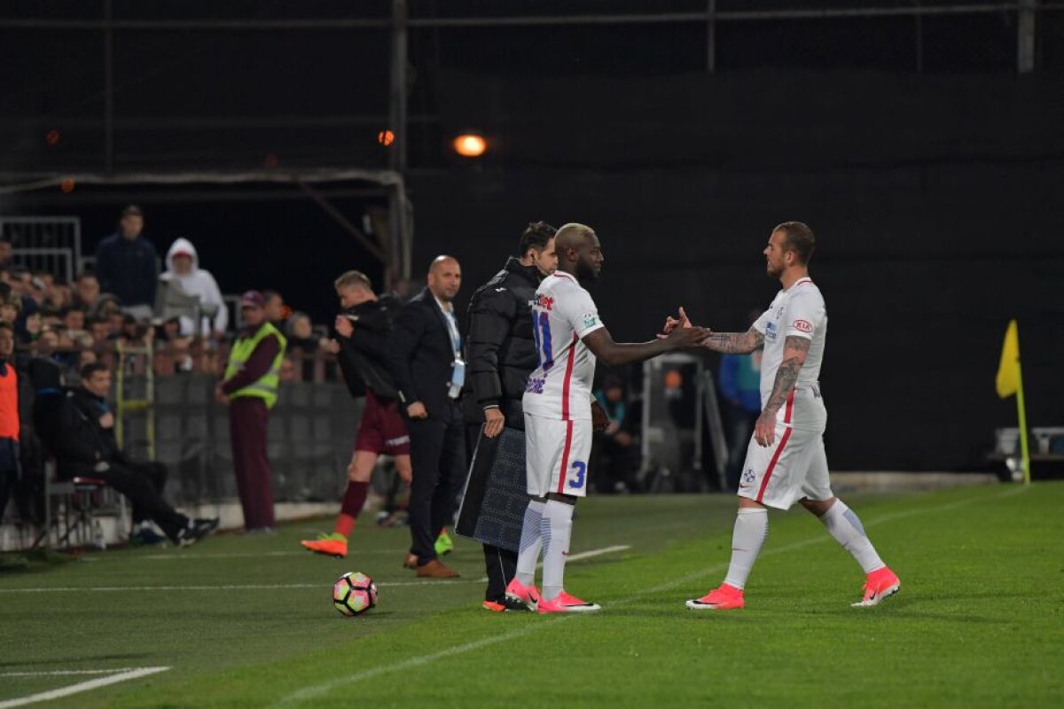 GALERIE FOTO Reghecampf l-a schimbat pe Alibec după doar o oră de joc! Reacție nervoasă a jucătorului