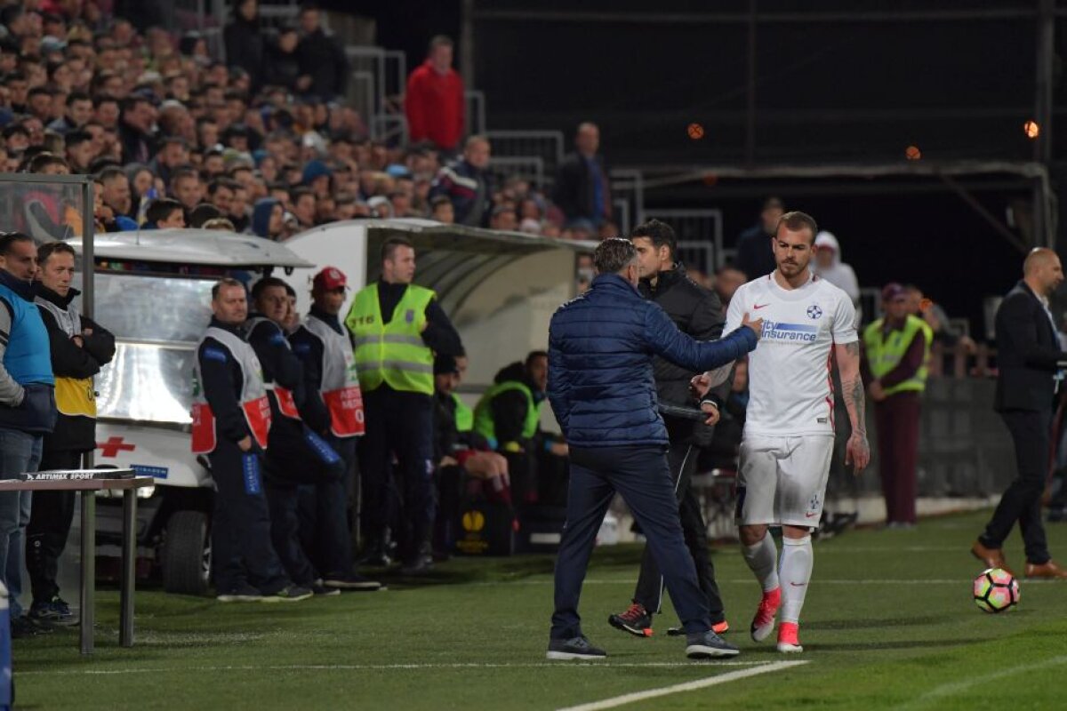 GALERIE FOTO Reghecampf l-a schimbat pe Alibec după doar o oră de joc! Reacție nervoasă a jucătorului