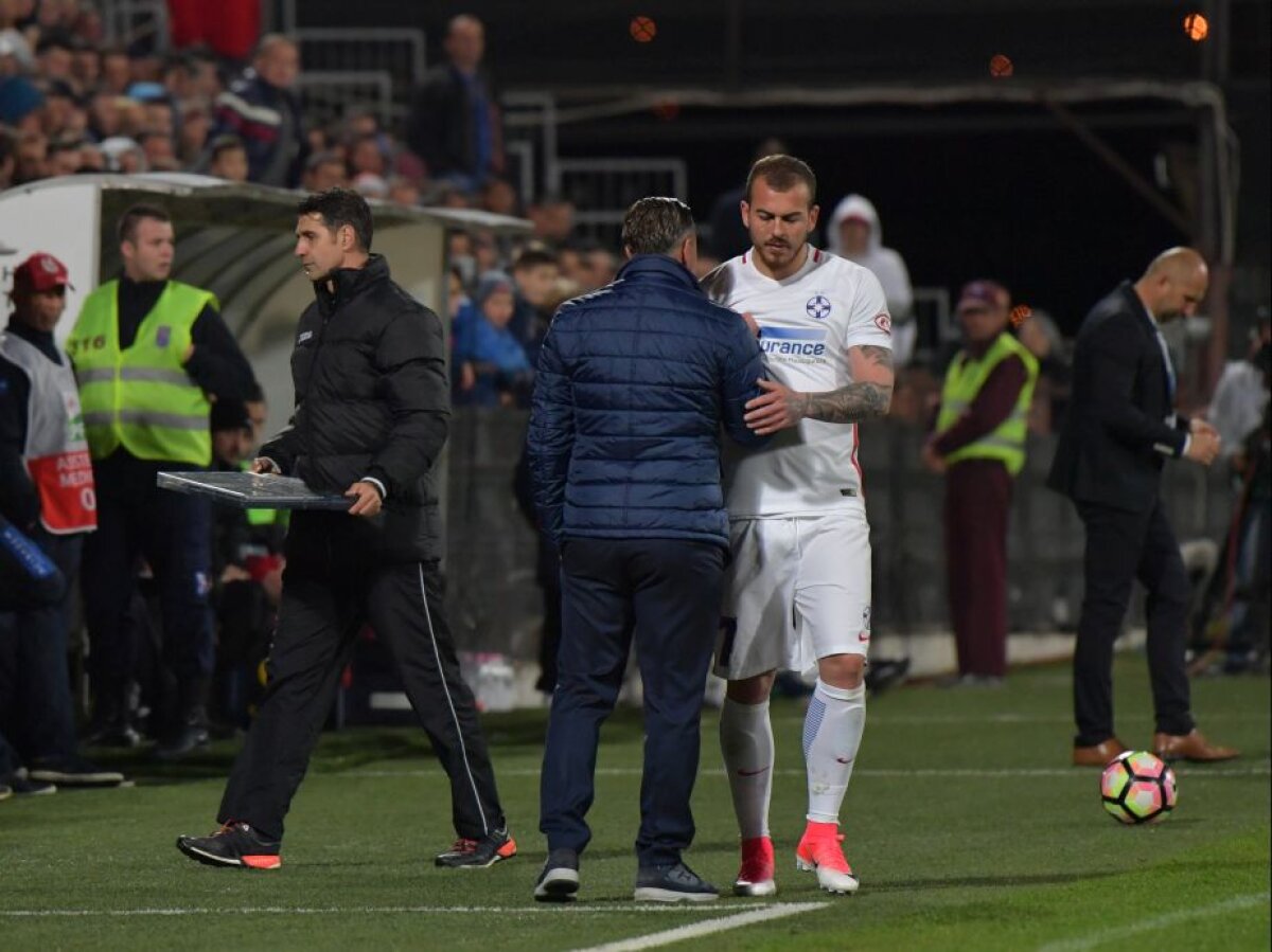 GALERIE FOTO Reghecampf l-a schimbat pe Alibec după doar o oră de joc! Reacție nervoasă a jucătorului