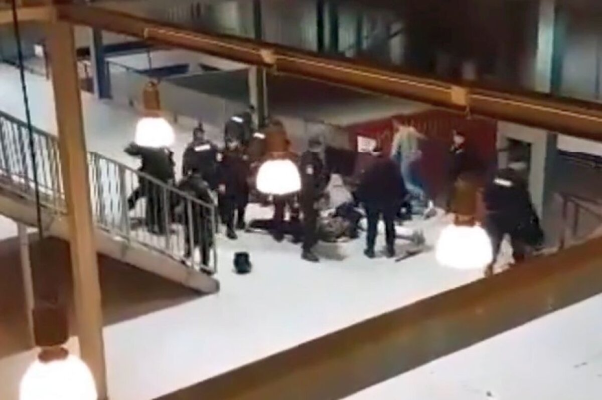 VIDEO + FOTO Scandal la CFR - FCSB: le-au furat steagul de pe gard! După codul ultras, gruparea ar trebui să se desființeze