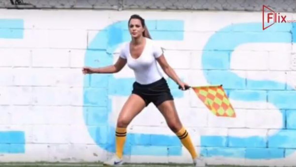 FOTO Au uitat complet de fotbal! Ce se întâmplă când ai arbitru un fotomodel