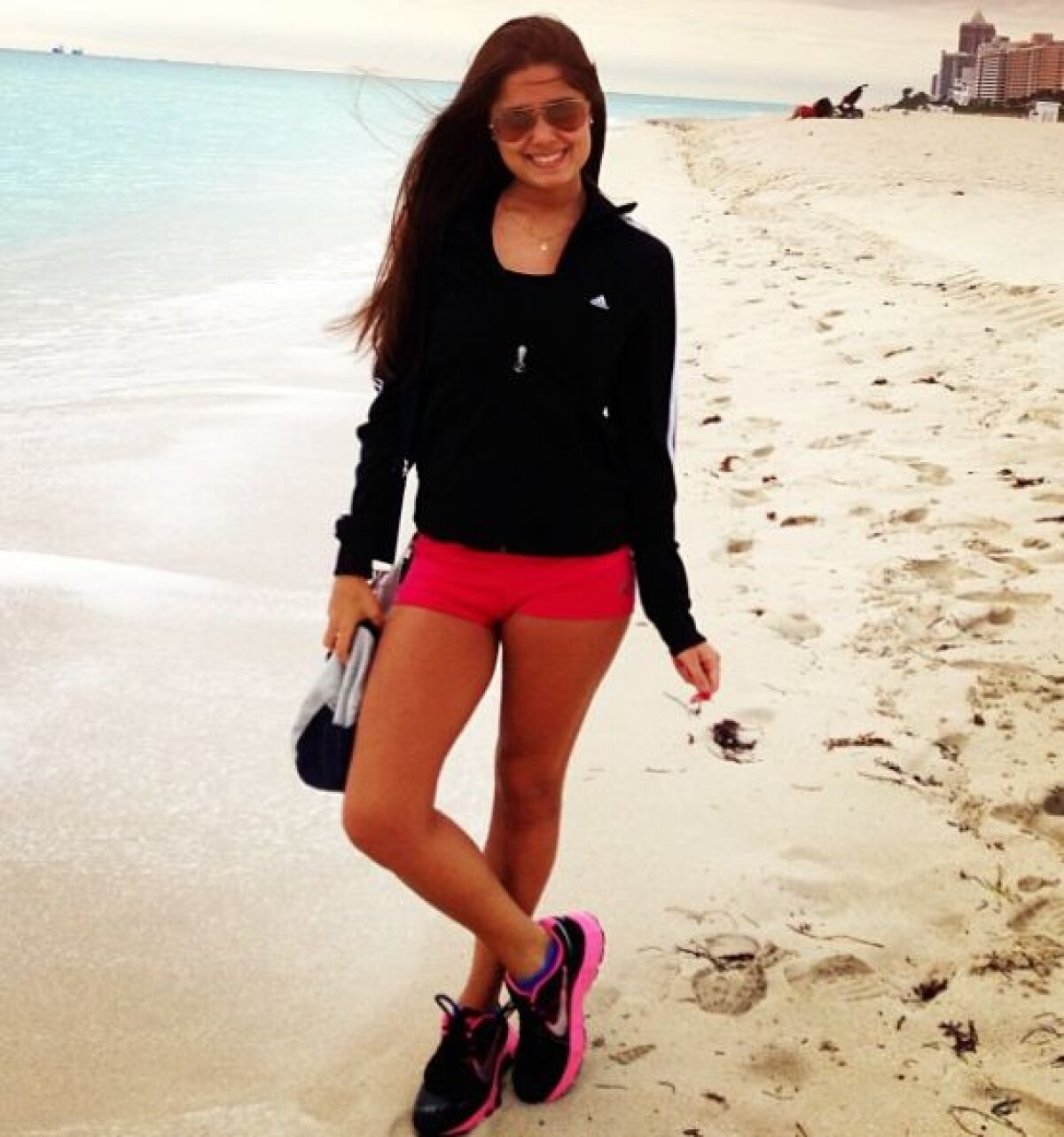 GALERIE FOTO Duelul sexy al argentiniencelor în Barca - Juve » Care e mai frumoasă: Antonella lui Messi sau cea a lui Dybala?