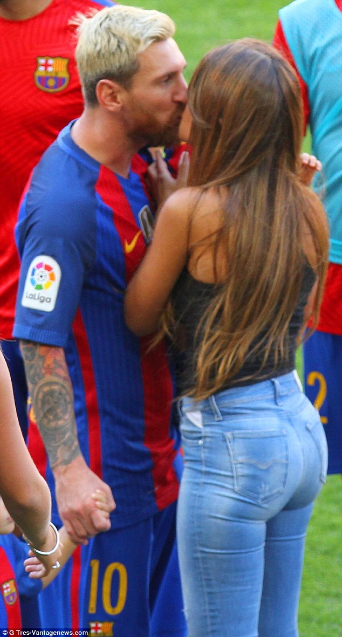 GALERIE FOTO Duelul sexy al argentiniencelor în Barca - Juve » Care e mai frumoasă: Antonella lui Messi sau cea a lui Dybala?