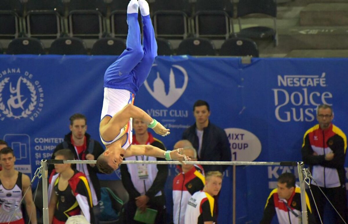 FOTO Incident în prima zi la CE de gimnastică! Un român a căzut și a fost luat de SMURD » UPDATE Care e primul diagnostic