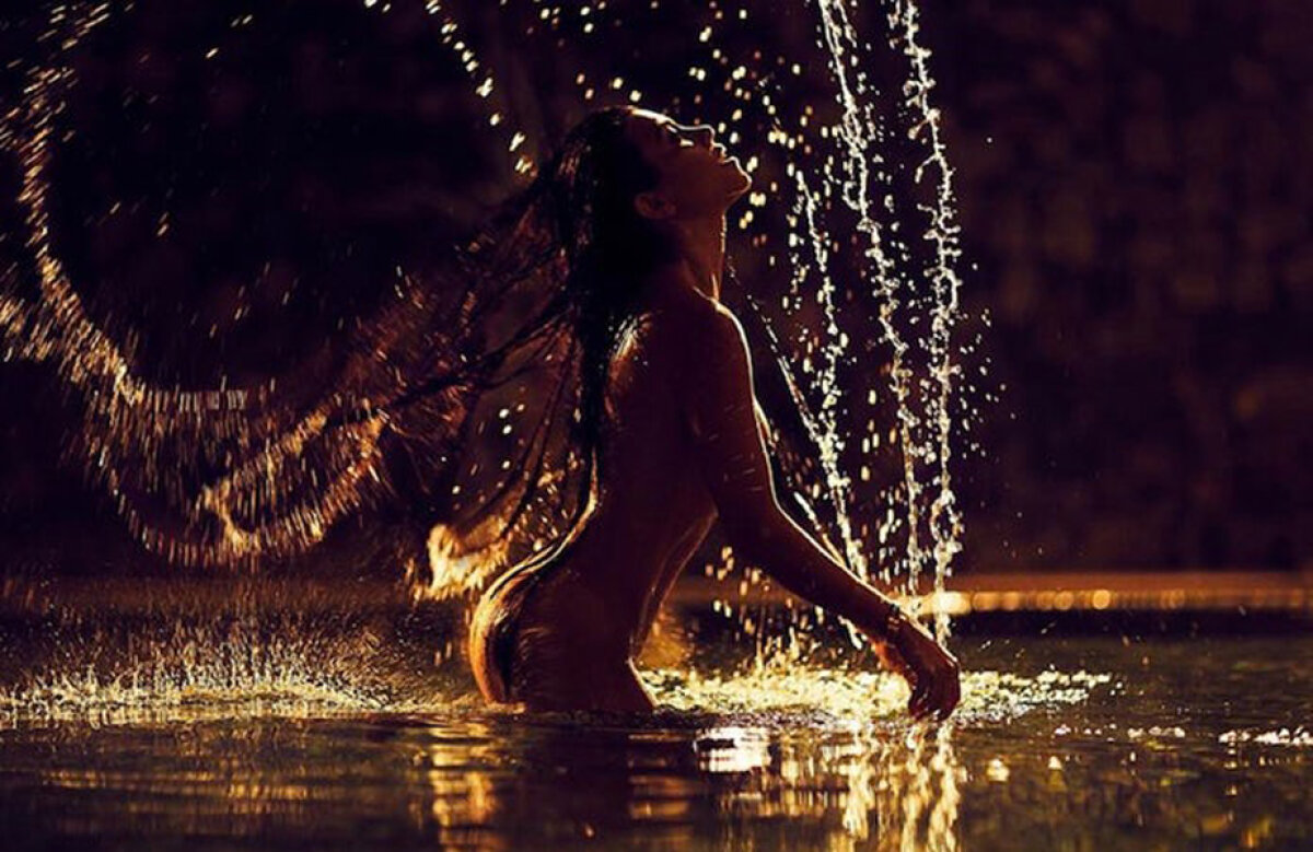 FOTO Cadou de ziua ei! Nud incendiar al unei vedete pentru fani
