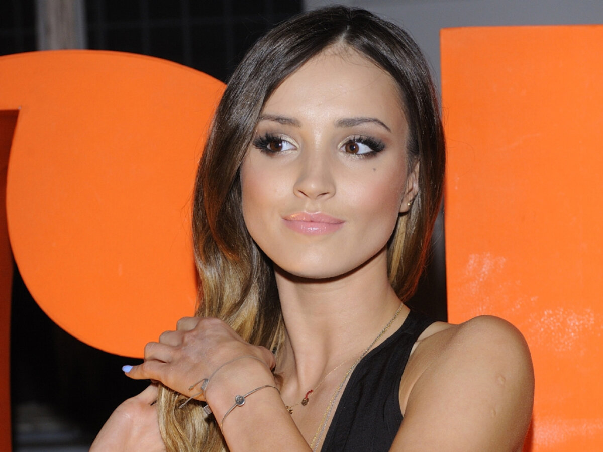 FOTO Marina îl așteaptă la Londra » Cel mai norocos portar: are o soție super sexy!