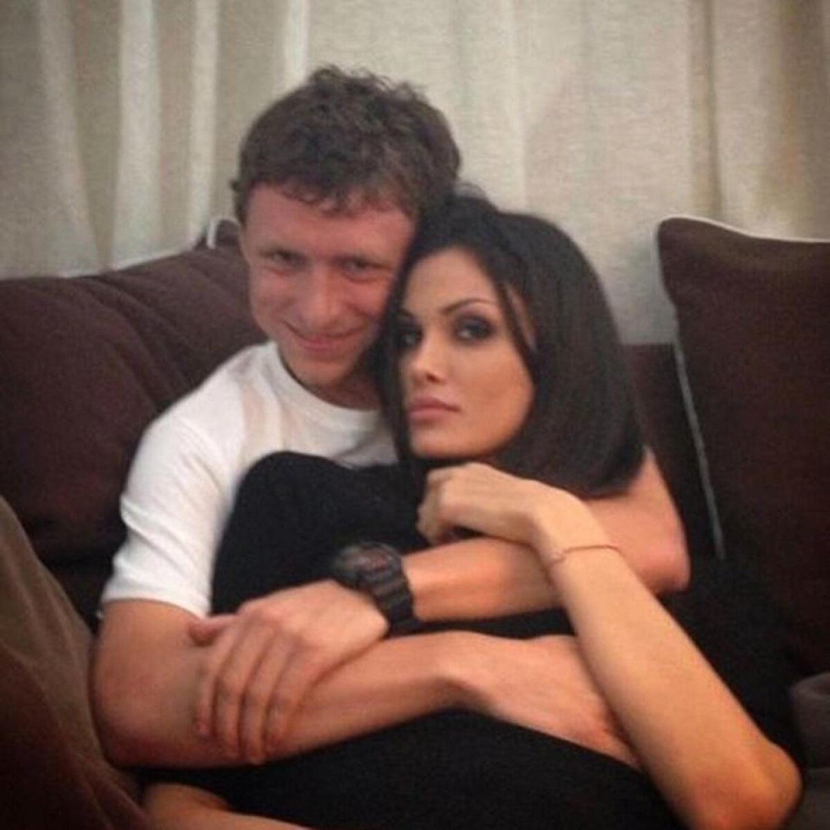 FOTO Un hacker a intrat în computerul soției unui internațional și i-a publicat pozele nud!