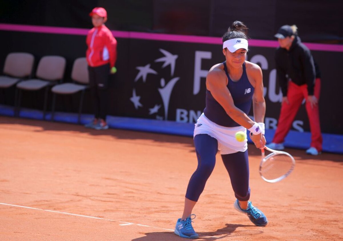 FOTO » FED Cup, România - Marea Britanie 1-1, după prima zi! Victorie pentru Halep, înfrângere pentru Cîrstea + Ilie Năstase, dat afară din arenă!