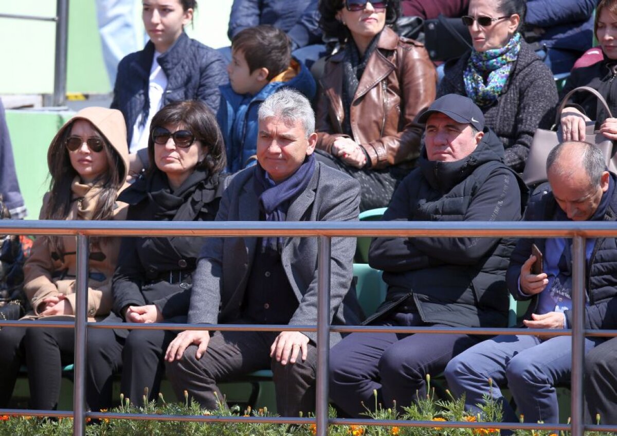 FOTO » FED Cup, România - Marea Britanie 1-1, după prima zi! Victorie pentru Halep, înfrângere pentru Cîrstea + Ilie Năstase, dat afară din arenă!