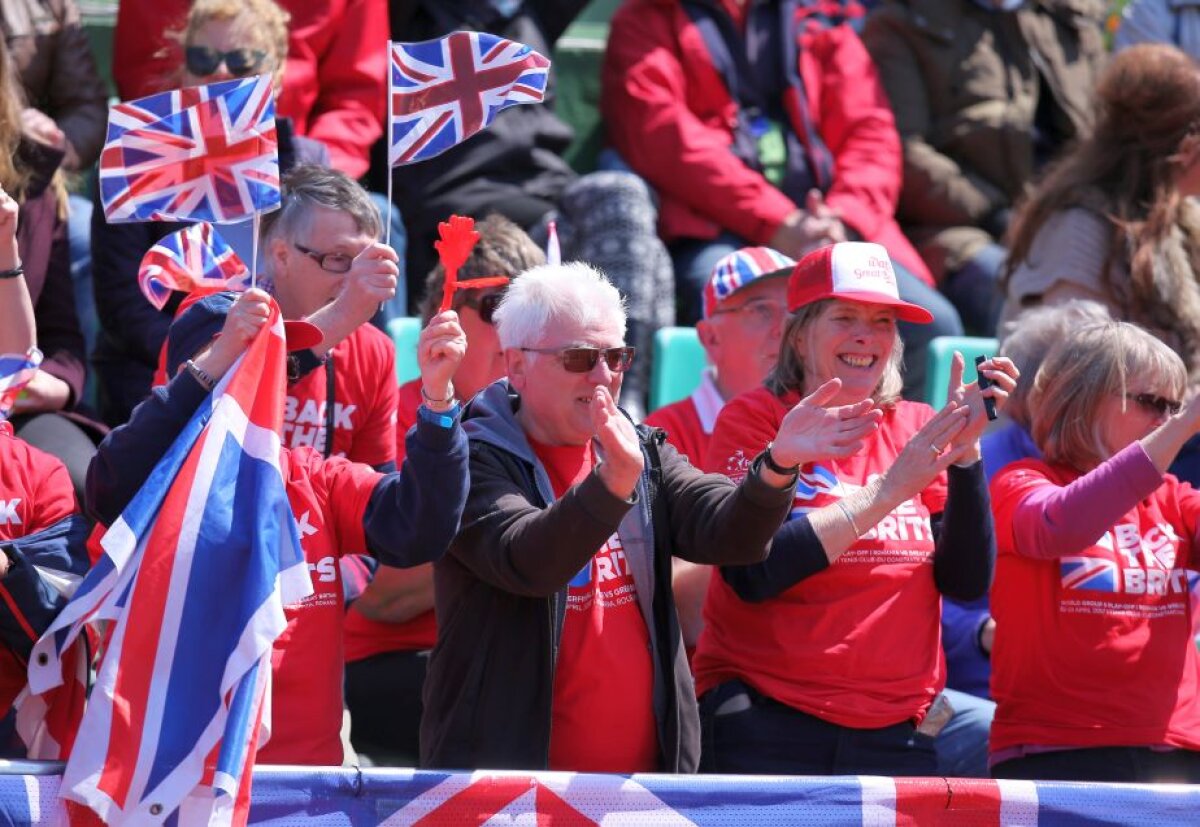 FOTO » FED Cup, România - Marea Britanie 1-1, după prima zi! Victorie pentru Halep, înfrângere pentru Cîrstea + Ilie Năstase, dat afară din arenă!
