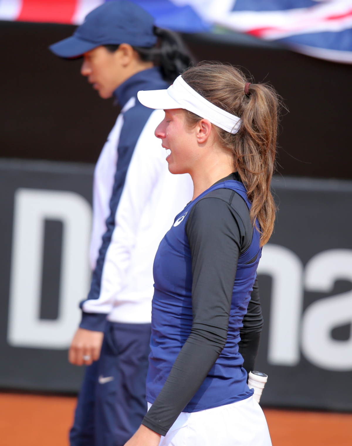 VIDEO+FOTO Scene incredibile la FED Cup » Năstase a fost dat afară din arenă și a sărit la bătaie: "Care dracu' e problema ta! C***a dracului!" + Konta a plecat la vestiare în lacrimi!