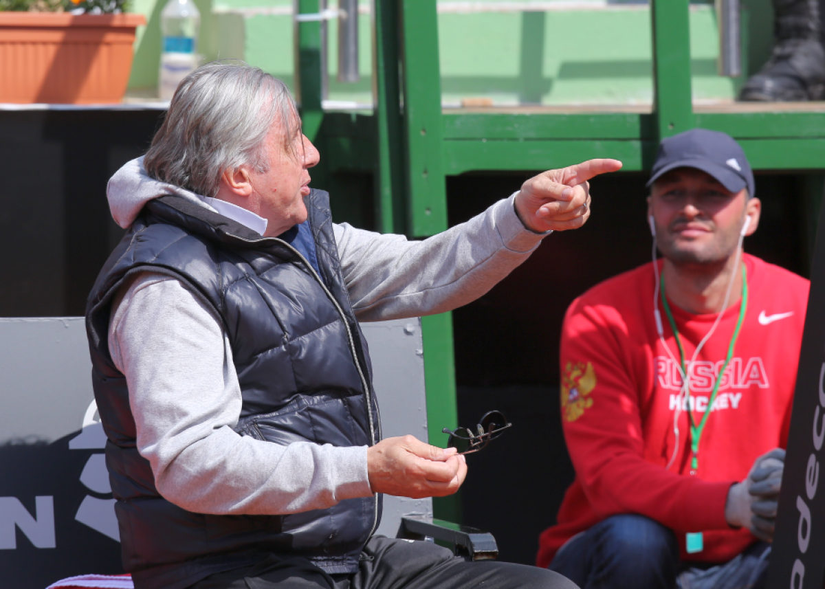 VIDEO+FOTO Scene incredibile la FED Cup » Năstase a fost dat afară din arenă și a sărit la bătaie: "Care dracu' e problema ta! C***a dracului!" + Konta a plecat la vestiare în lacrimi!