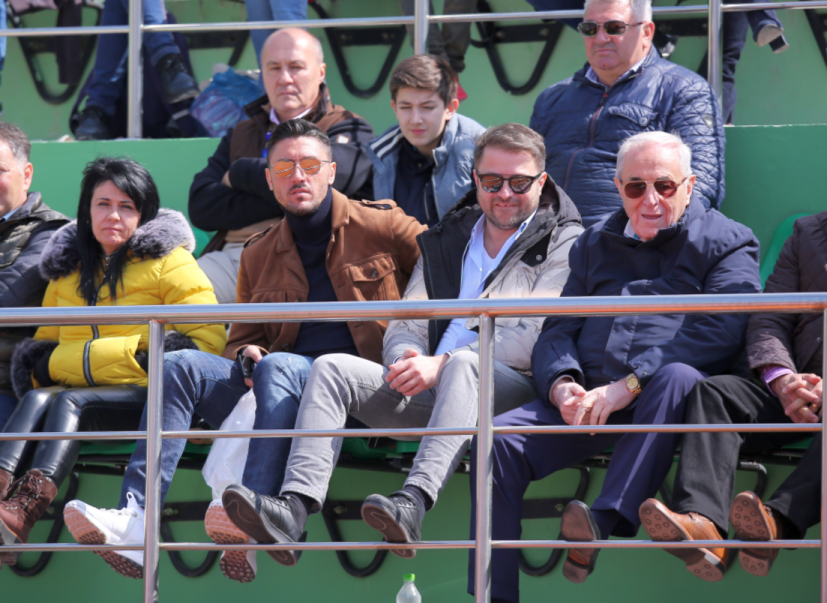 VIDEO+FOTO Scene incredibile la FED Cup » Năstase a fost dat afară din arenă și a sărit la bătaie: "Care dracu' e problema ta! C***a dracului!" + Konta a plecat la vestiare în lacrimi!