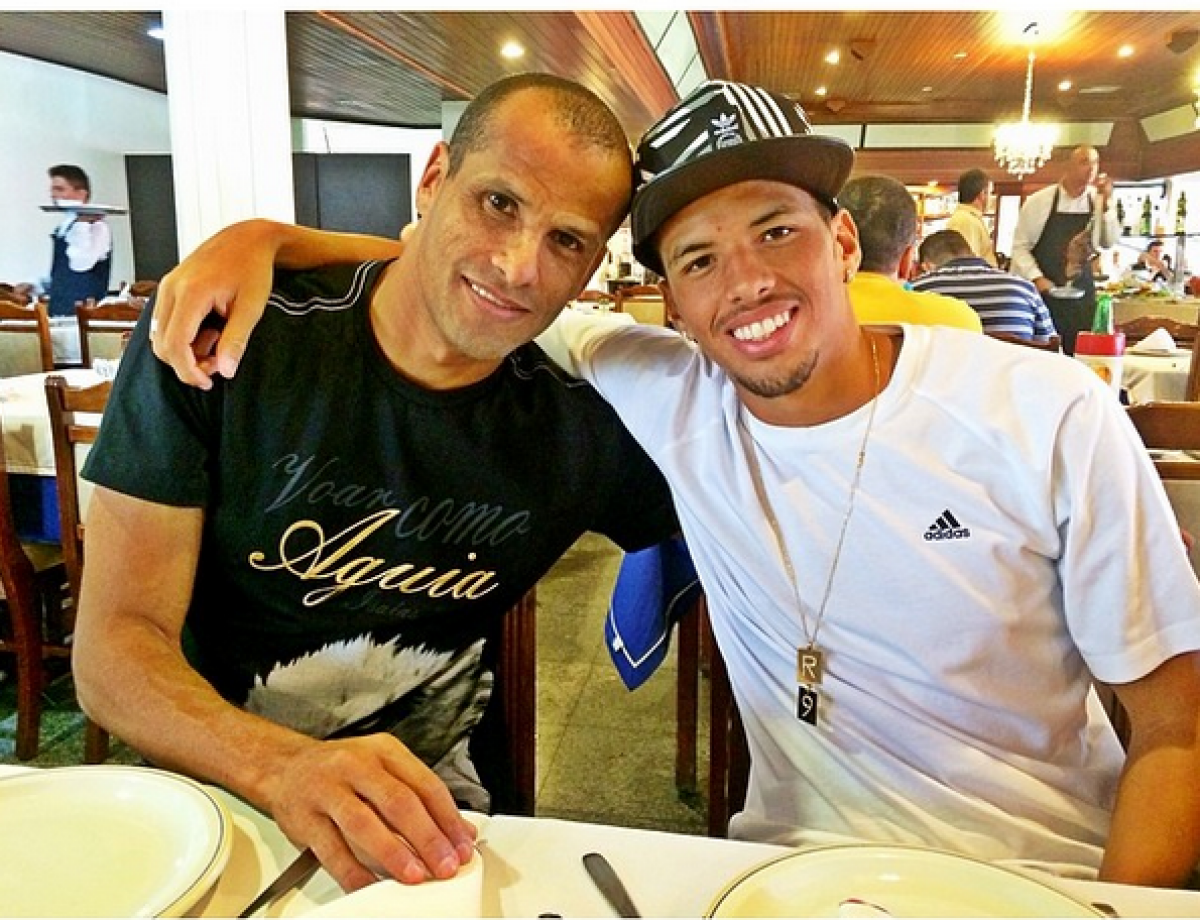 GALERIE FOTO + VIDEO » La 45 de ani poate juca oricând la Dinamo! Cum poate să arate tatăl lui Rivaldinho