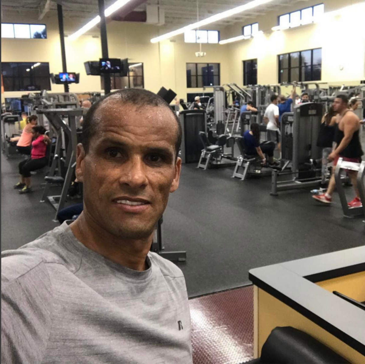 GALERIE FOTO + VIDEO » La 45 de ani poate juca oricând la Dinamo! Cum poate să arate tatăl lui Rivaldinho