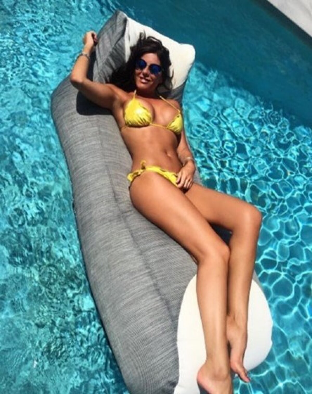 FOTO Barbara face Rabona fierbinte: și-a arătat în direct lenjeria intimă!