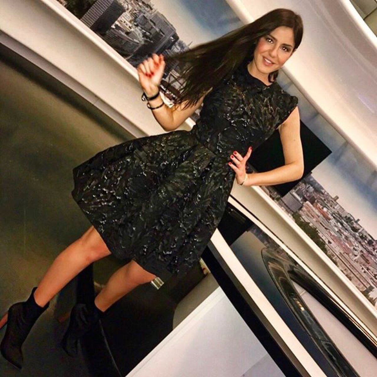 FOTO Barbara face Rabona fierbinte: și-a arătat în direct lenjeria intimă!