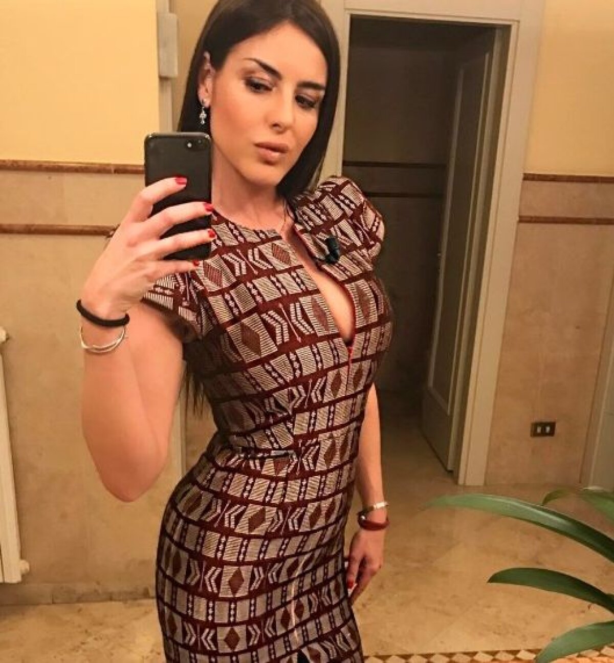 FOTO Barbara face Rabona fierbinte: și-a arătat în direct lenjeria intimă!