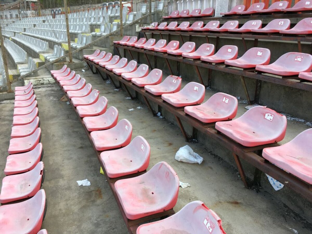 GALERIE FOTO Imagini dezolante din Ștefan cel Mare: "Pe stadion sunt păsări moarte, sticle pisate și blugi aruncați"