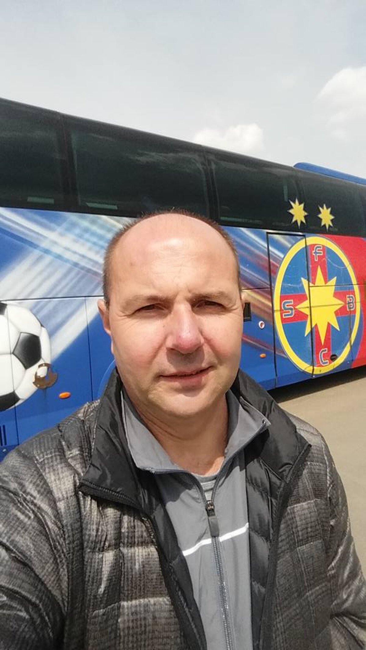 FOTO Apariție surprinzătoare în cantonamentul lui FCSB » New York Times a scris despre el, iar acum MM Stoica i-a făcut un cadou