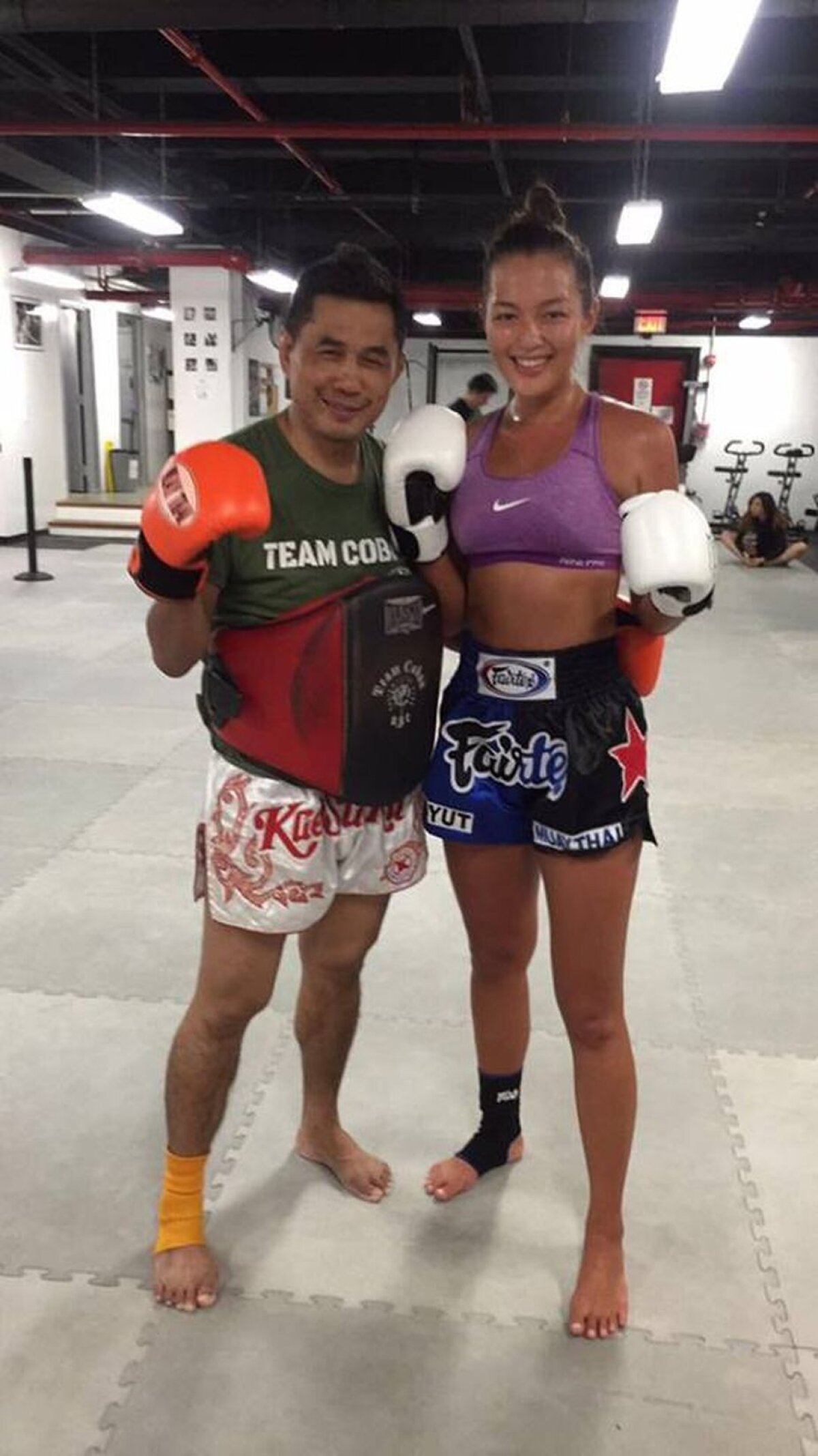 GALERIE FOTO Nu glumi cu Mia! S-a pregătit într-un cantonament de Muay Thai cu profesioniști!