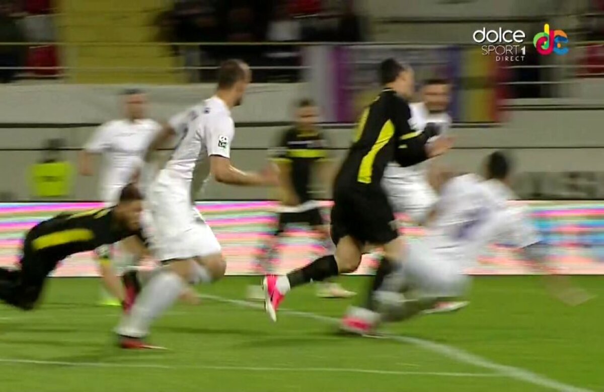 FOTO+VIDEO / UPDATE Zi neagră pentru brigada de arbitri de la Astra - ACS Poli » 3 penalty-uri neacordate, 2 dictate eronat, 1 gol din ofsaid!