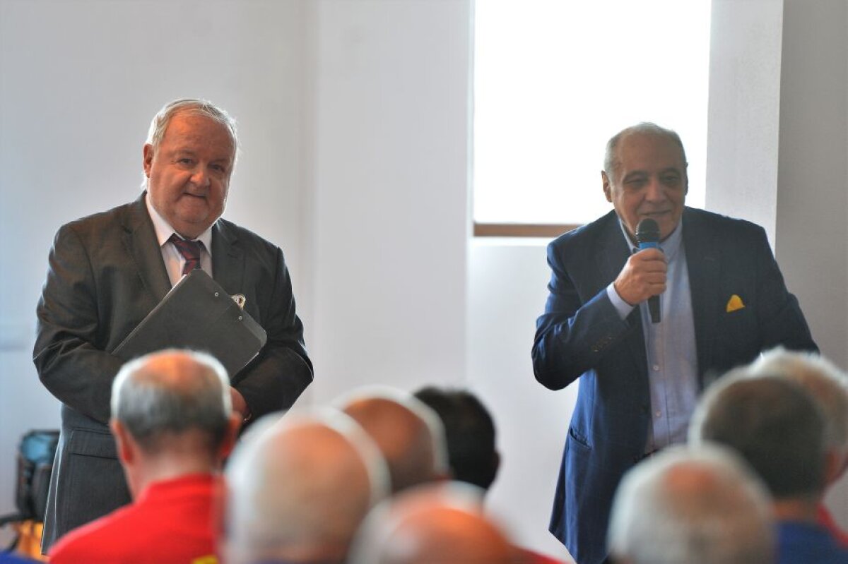 FOTO Semicerc peste 40 de ani » Componenții echipelor de handbal din 1968 și 1977 s-au reunit la Cheile Grădiștei pentru a celebra 49, respectiv 40 de ani de la câștigarea CCE